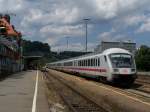 Der IC 119 von Mnster(Westfalen)Hbf nach Innsbruck Hbf bei der Einfahrt in den Bahnhof Biberach(Riss).