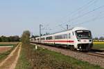 Als Lr 78735 (Karlsruhe Hbf - Basel Bad Bf) fuhr am späten Nachmittag des 16.04.2020 der IC-Steuerwagen D-DB 51 80 80-95 007-5 (Bauart: Bimmdzf 287.0) zusammen mit der Schublok 101 032-1