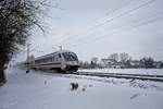 Einer der ersten Intercitys, die nach dem Schneechaos in NRW wieder verkehren, geschoben von 101 057-8 (10.02.2021) 