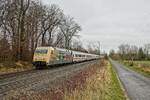 101 088 mit Werbebeklebung für die  Dampfbahn-Route Sachsen  zieht den IC 2217 nach Stuttgart durch Bösensell (04.12.2021) 