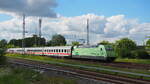 101 005 (DEVK) zieht IC 2271 (Rostock - Dresden) durch den ehem. Bahnhof Schönfließ über den Berliner Außenring.

Schönfließ, der 22.05.2022