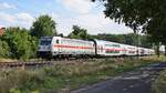 DB Fernverkehr 146 581 mit IC 2202 Köln Hbf - Bremerhaven-Lehe (bei Lembruch, 20.08.2022).