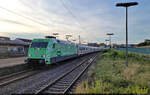 Die grüne DEVK 101 005-7 rollt verspätet nach Stuttgart hinein – hier im Bahnhof Stuttgart-Zuffenhausen.

🧰 DB Fernverkehr
🚝 IC 2297 (Linie 62) Frankfurt(Main)Hbf–München Hbf [+10]
🕓 2.8.2022 | 20:00 Uhr