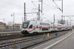 DB 4110 115 als IC 2176 nach Rostock Hbf, am 14.04.2023 bei der Bereitstellung in Dresden Hbf.