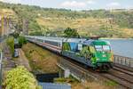 101 019-8  Fahrtziel Natur  mit IC2013 in Oberwesel an der Stadtmauer, am 10.06.2023.