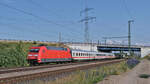 101 014 mit ihrem IC17 Dresden - Rostock kurz vor der Durchfahrt durch Kavelstorf.