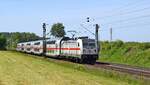 DB Fernverkehr 147 580-5 mit IC 2202 Koblenz Hbf - Bremen Hbf (Bohmte-Stirpe, 31.05.2023).