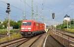 DB 245 022 mit dem IC 2150 von Gera Hbf nach Kassel-Wilhelmshöhe, am 10.07.2024 bei der Einfahrt in Weimar.