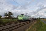 101 005-7 zieht einen umgeleiteten Intercity aus Berlin durch Mersch nach Hamm (22.10.2023) 