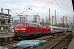 218 411 und 218 429 Am 27. März 2024 mit dem IC 2012 in Stuttgart Hbf