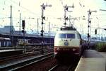 02.Aug 1992 Hbf.-Bremen  einfahrend 103 217-6 mit IC 827 Bild 1 .Es war ein Sonntag und ich wusste das ein Dampfsonderzug nach Bremen Kommt , aber erstmal ein paar Regelbetriebsaufnahmen.