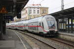 DB IC2 2873 (D-DB 50 80 86-81 873-1 DBpbzfa 668.2) als IC 2046 von Dresden Hbf nach Stuttgart Hbf, am 13.10.2023 in Wuppertal Hbf.