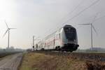 Ein doppelstöckiger InterCity, geschoben von 146 572-3 (DB) in Hamm-Selmig, 9. Februar 2025