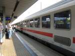 Ein IC2115 von Stralsund Hbf nach Stuttgart Hbf mit +5.Am 06.06.08 beim Halt in Mannheim Hbf.