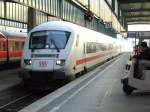 Ein Ex-Metropolitan IC fhrt in Stuttgart Hbf ein.