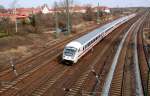 Der versptete IC 2145 erreicht am 21.03.09 in krze Halle(S) hbf, hier am Rbf.