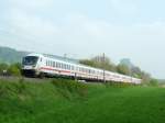 IC 2370 Konstanz - Hamburg-Altona eilt mit 101 063-6 am km 146,0 dem Schwarzwald entgegen.