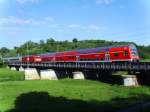 Auf der Luppebrcke nahe Leipzig-Leutzsch begegnen sich am Morgen des 13.05.2009 der Richtung Leipzig Hbf.