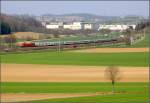 Nicht mehr ganz intakte Landschaft -    Intercityzug zwischen Amstetten (im Hintergrund) und Urspring auf der Schwäbischen Alb.