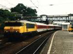 1639 mit EC 146 Amsterdam CS-Kln Hbf auf Bahnhof Arnhem am 1-7-1996.