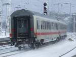 Ein inzwischen eher seltener Zugschluss fr InterCity's mit einem schnen, originalen IC-Wagen am 03.01.2010 in Essen Hbf.