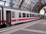 Intercity-Wagen Bpmz 294.2 (D-DB 61 80 20-95202-3), eingereiht im IC 2131 nach Cottbus, hier am 30.05.2010 in Berlin Hbf.