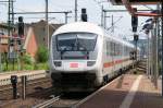 IC 2257 nach Stralsund bei der Ausfahrt in Eisenach am 09.06.2010