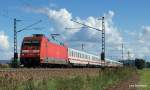 101 143-6 hat am 4.09.10 den IC 144 Berlin-Ostbahnhof - Hoofddorp am Haken und passiert gerade die Feldlandschaft um Minden (Westf.) bei Berenbusch.