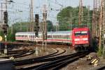 101 084-2 mit IC bei der Einfahrt in Essen 22.7.2012