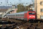 101 136-0 mit IC bei der Einfahrt in Koblenz 27.10.2012