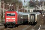 101 107-1 als IC 134 nach Luxemburg bei der Einfahrt in Recklinghausen mit Ausfahrendem IC 133 nach Norddeich Mole im Bild 29.12.2012