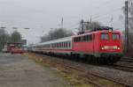 140 569-5 mit Pbz 2451 von Hamburg Langenfelde nach Dortmund Bbf, fast als  artreiner  IC, hier am 16.02.2013 im Bahnhof Mersch.