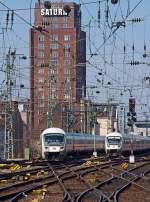 Zwei IC wollen Steuerwagen voraus in am 26.03.2013 in den Hbf Kln einfahren, der linke darf zu erst.