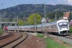 Eine BR 120 ist am 05.05.2013 mit dem IC 2902 in Pressig-Rothenkirchen unterwegs.