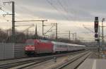 DB 101 010-7 mit dem IC 2355  Arkona  von Frankfurt (M) Flughafen Fernbf nach Stralsund Hbf, am 19.12.2013 in Erfurt Hbf.