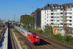 101 081 ist am 5.9.2013 am IC 2311 unterwegs und fährt in gemächlichen Tempo dem Düsseldorfer Hbf entgegen