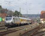 Ein Messzug bestehend aus 186 328-1, drei Messwagen und einer Prima 2 durchfhrt am 20. Mrz 2013 den Bahnhof Kronach.