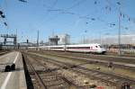 Ersatz ICE 915 aus Berlin mit Steuerwagen 708080-95713 Apmbzf am 03.04.11 bei der Einfahrt Mnchen Hbf