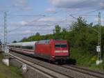 101 124 schiebt eine ex Metropolitan-Garnitur als ICE 1104 Mnchen - Berlin Gesundbrunnen durch Bad Staffelstein; 13.05.2012