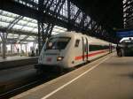 Der Ex-Metropoliton Steuerwagen, steht als IC 1811  Loreley  (laut Zuglaufschild als ICE 1811) im Klner Hbf.