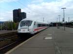 Eine der beiden MET-Garnituren verlsst am 20.4.07 als IC 1842 und mit eingeschaltetem Fernlicht den Hbf von Hannover.