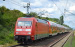 101 079-2 mit einem PbZ aus Doppelstockwagen, IC-Personenwagen und Steuerwagen bestehend Richtung Berlin-Lichtenberg am 11.07.18 Durchfahrt Bf.