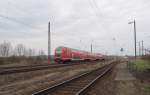 Ein PbZ (Leergarnitur) geschoben von DB 143 137-8, bei der Ausfahrt in Naumburg (S) Hbf in Richtung Groheringen; 05.04.2010