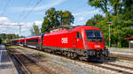 91 81 1216 024 durcheilt vor einem Railjet 2 am  15.08.2024 den Bahnhof Aßling Richtung Österreich.