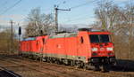 DB Cargo AG [D] mit  185 393-6  [NVR-Nummer: 91 80 6185 393-6 D-DB] am Haken von  193 391  [NVR-Nummer: 91 80 6193 391-0 D-DB] am 21.01.21 Durchfahrt Bf.