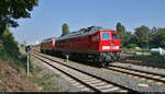 Nachschuss auf ein Russen-Doppel, das in der ungünstig stehenden Mittagssonne durch Bernburg Hbf Richtung Bernburg-Waldau überführt wird. Die hintere Nummer lautet 233 285-6 (232 285-7 | 132 285-8), die vordere Lok habe ich u.a. aufgrund der Lichtsituation leider nicht aufgenommen. Diese trägt zumindest einen  Holland-Latz .

🧰 DB Cargo
🚩 Bahnstrecke Köthen–Aschersleben (KBS 334)
🕓 14.9.2021 | 12:03 Uhr