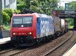 428 026-2 der SBB Cargo zieht einen Containerzug durch die Haltestelle Aachen-Schanz zum Westbahnhof.