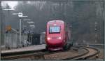 Wenn Fliehkrfte wirken! Hier drckt es den Thalys ganz schn nach aussen im Gleisbogen am Bahnhof von Eschweiler (Rhl).