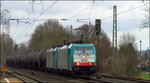 Mit einen langen Kesselwagenzug (Schweröl) am Haken kommt die belgische 2838 und deren Schwesterlok aus Aachen West durch Kohlscheid gefahren.Gleich wird ein Gleiswechsel stattfinden und für einigen Lärm sorgen. Bahnhofsszenario von der Kbs 485 am 23.03.2016.