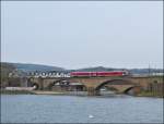 . Ausflug nach Deutschland - Am Morgen des 08.04.2013 hatten wir mit unseren lieben Gsten aus Berlin einen kleinen Ausflug nach Deutschland gemacht, um dort den grenzberschreitenden Bahnverkehr zu beobachten. 

Whrend wir auf einen Gterzug warteten, prsentierte sich ein CFL 628er auf der Sauerbrcke auf seinem Weg von Luxemburg Stadt nach Trier. (Jeanny)
